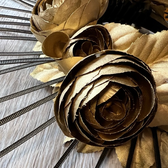 Golden floral halo spike crown - Picture 8 of 9